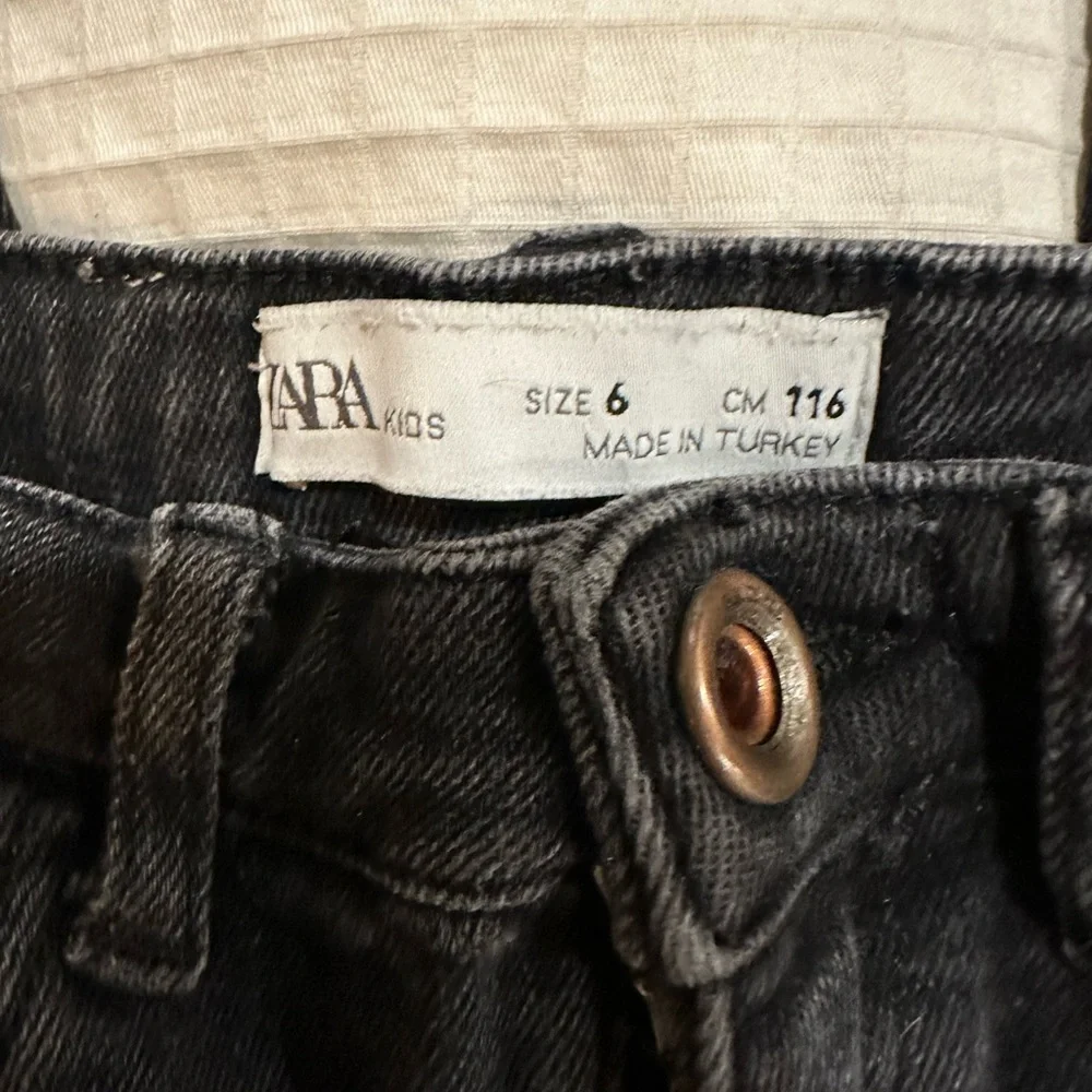 Zara distressed kids jeans, size 6 - Picture 4 of 4